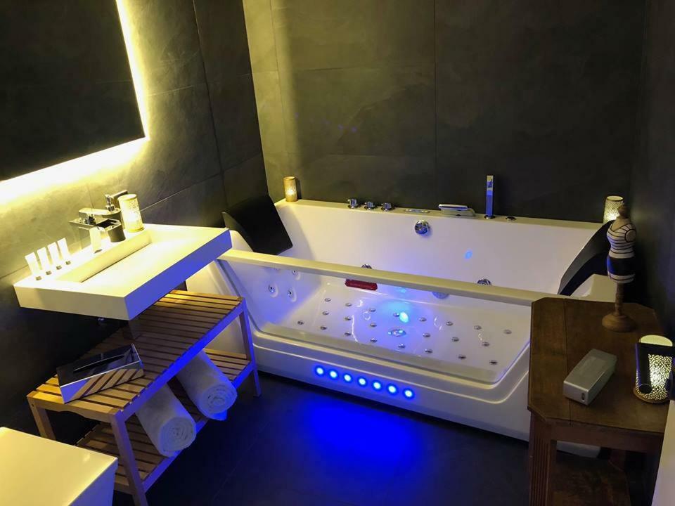 Suites Residences Spa Кольмар Экстерьер фото